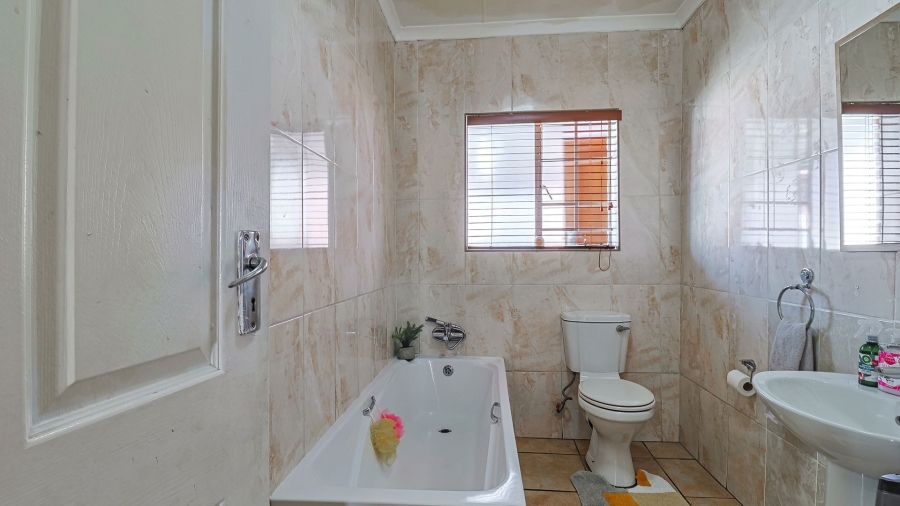 3 Bedroom Property for Sale in Waterkloof East North West